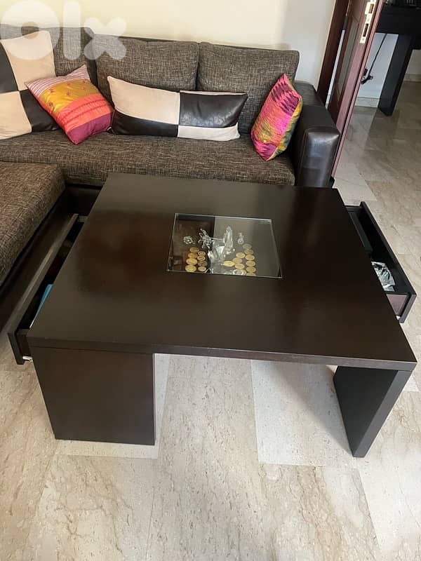 طاولة صالونsquare table in living room with 2 drawers 2