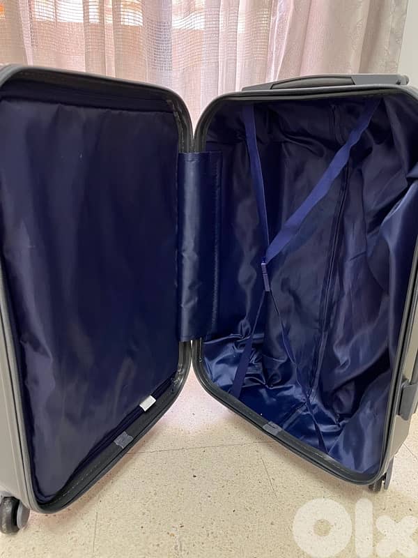 set of 2 luggage Small +large 0