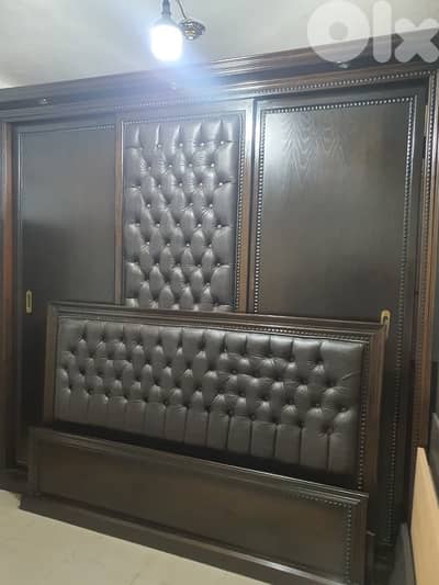 غرفة نوم خشب زان ولاتي ملكية شبه جديدة