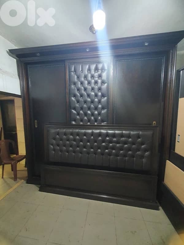 غرفة نوم خشب زان ولاتي ملكية شبه جديدة 4