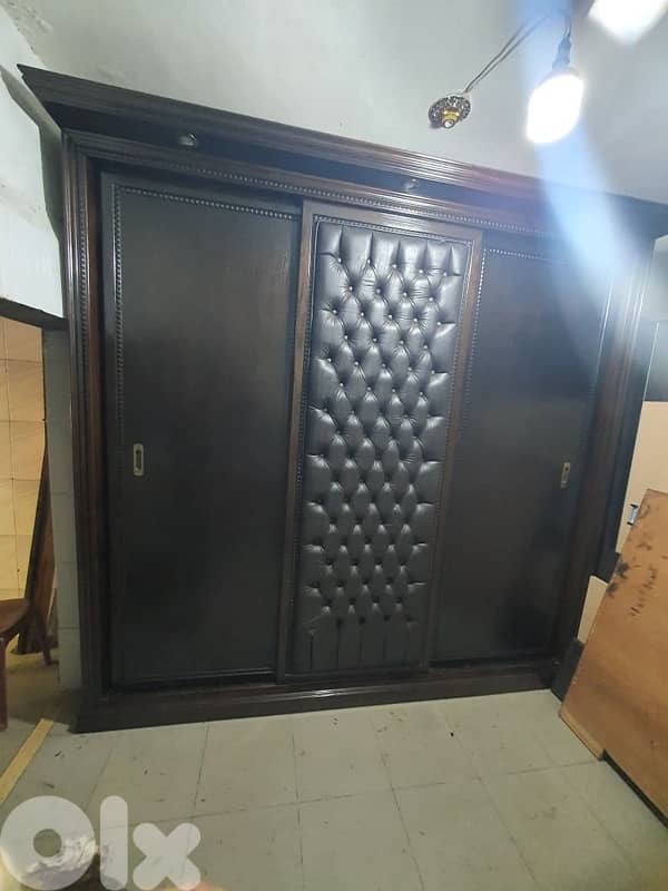 غرفة نوم خشب زان ولاتي ملكية شبه جديدة 5