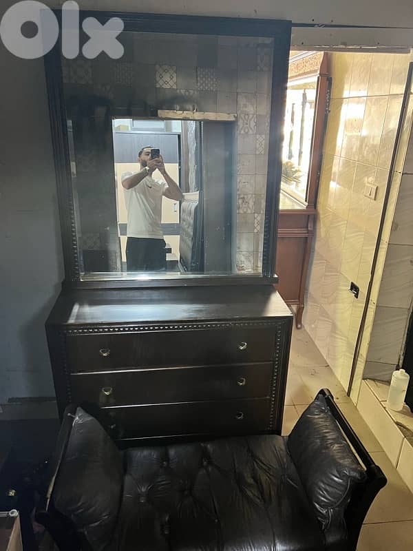 غرفة نوم خشب زان ولاتي ملكية شبه جديدة 6