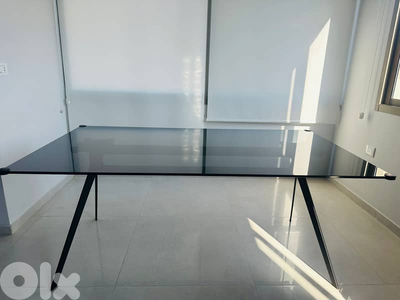 Black glass dining table 0