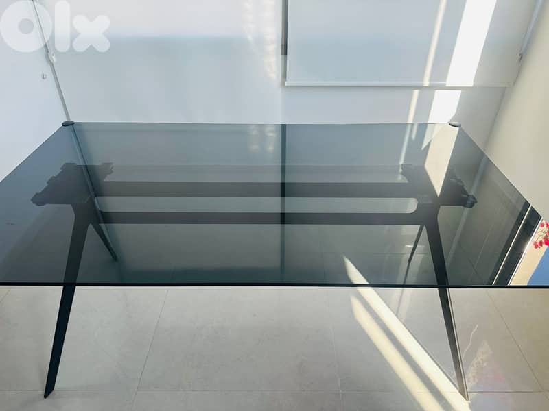 Black glass dining table 1