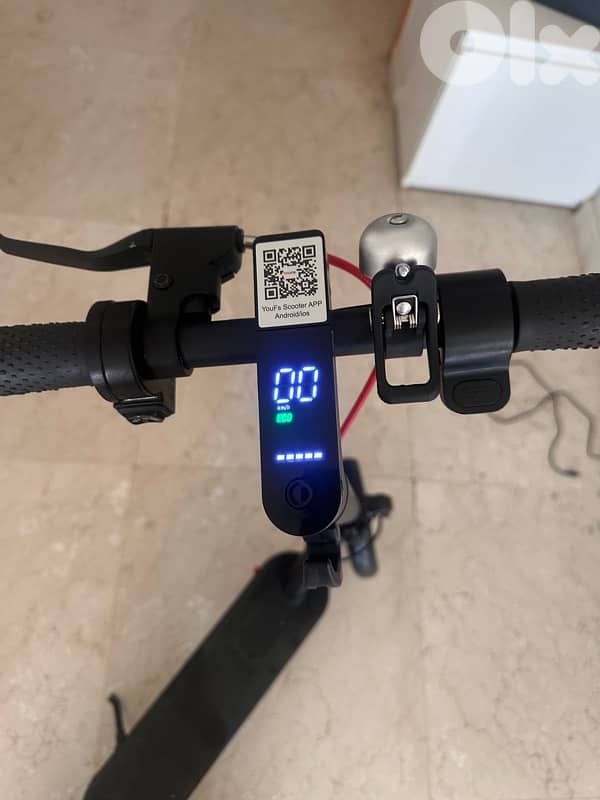 Electric scooter 350 W motor with front suspension 2