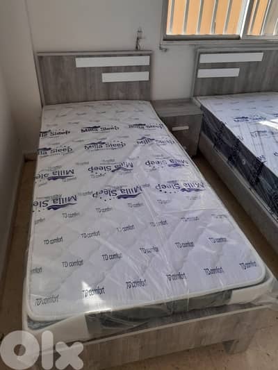 تخت مفرد مع فرشة جديدة من المعمل بافضل الاسعار