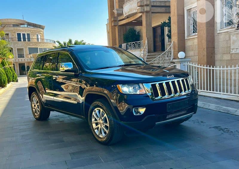 Jeep Grand Cherokee overland 2012/ full options ma bado she 0