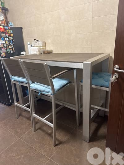 aluminum table and 4 chairs