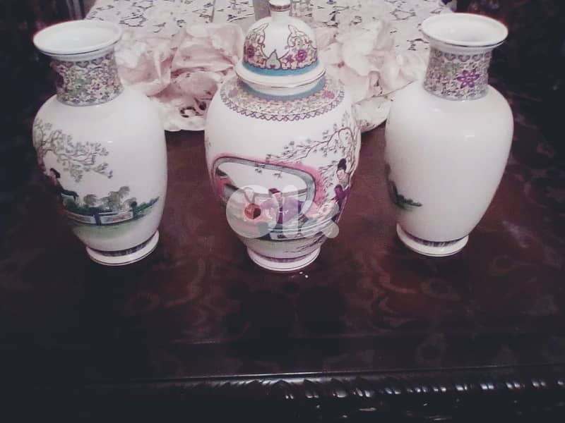 Chinese porcelain vases 0