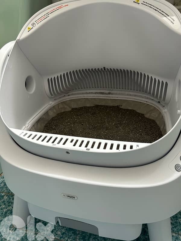 Cat automatic litter box machine. 2