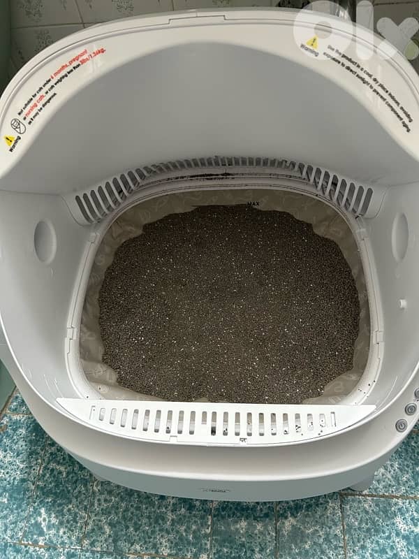 Cat automatic litter box machine. 4