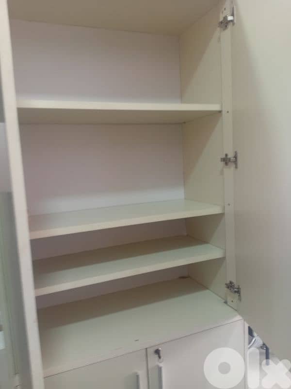 خزانة اوروبي شبه جديد 1