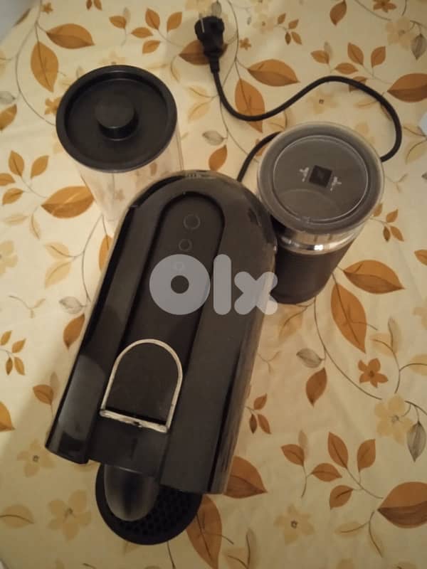 Nespresso U Milk Coffee Machine 4