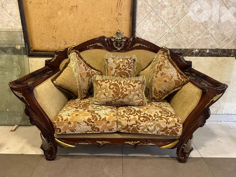 طقم كنبايات حفر خشب زان اربع قطع وطاولة 1