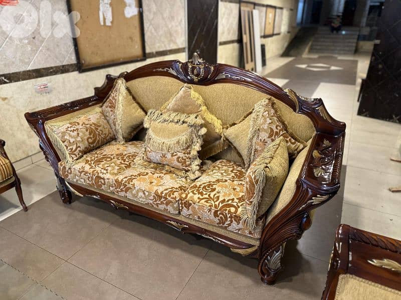 طقم كنبايات حفر خشب زان اربع قطع وطاولة 2