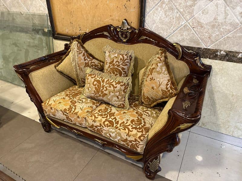 طقم كنبايات حفر خشب زان اربع قطع وطاولة 4