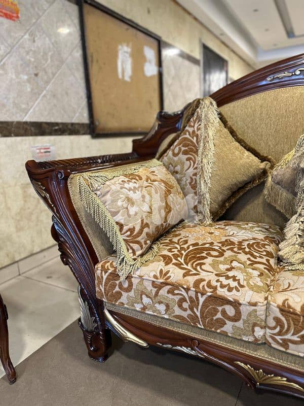 طقم كنبايات حفر خشب زان اربع قطع وطاولة 7