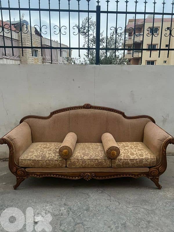 طقم كنبايات حفر خشب زان خمس قطع وطاولة 0