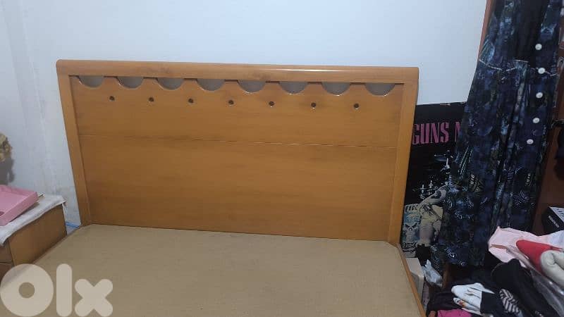 BED FRAME / تخت، إطار سرير 1