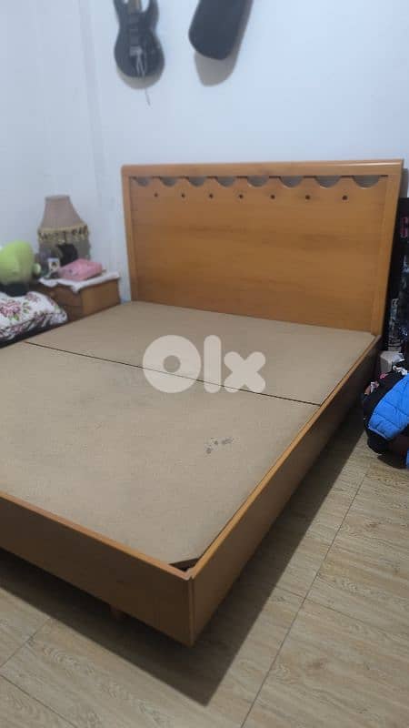 BED FRAME / تخت، إطار سرير 4