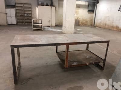 طاولات صناعية