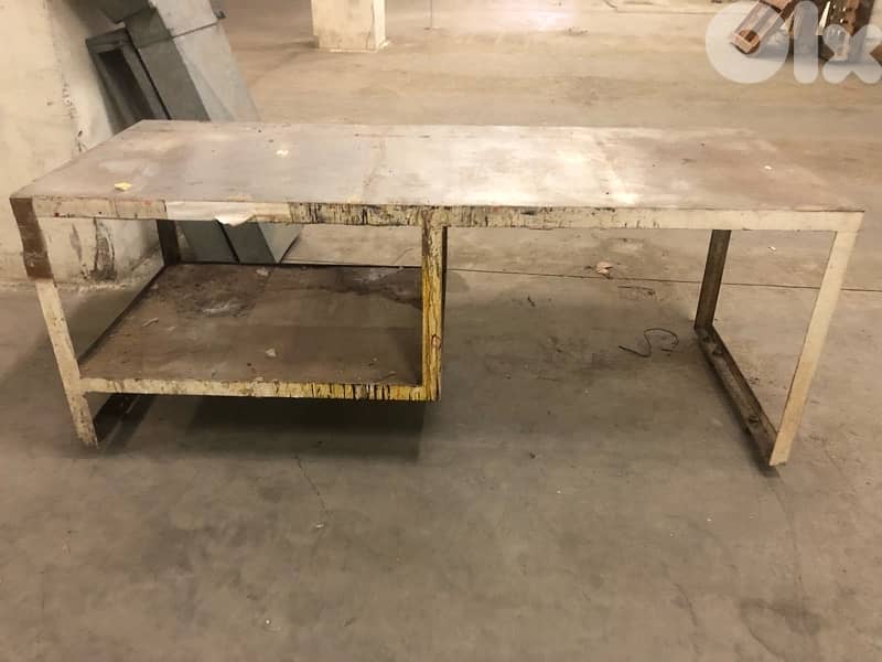 طاولات صناعية 2