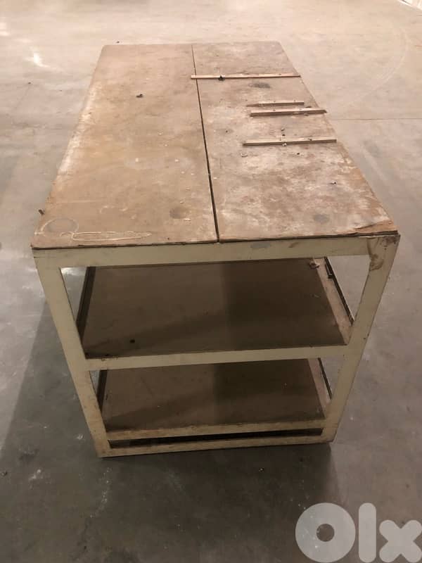 طاولات صناعية 5