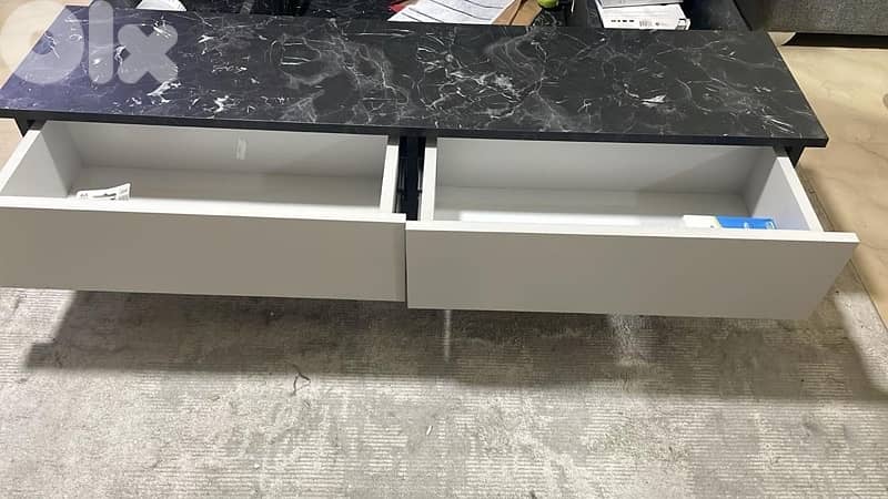 Living Room in a very good condition 4