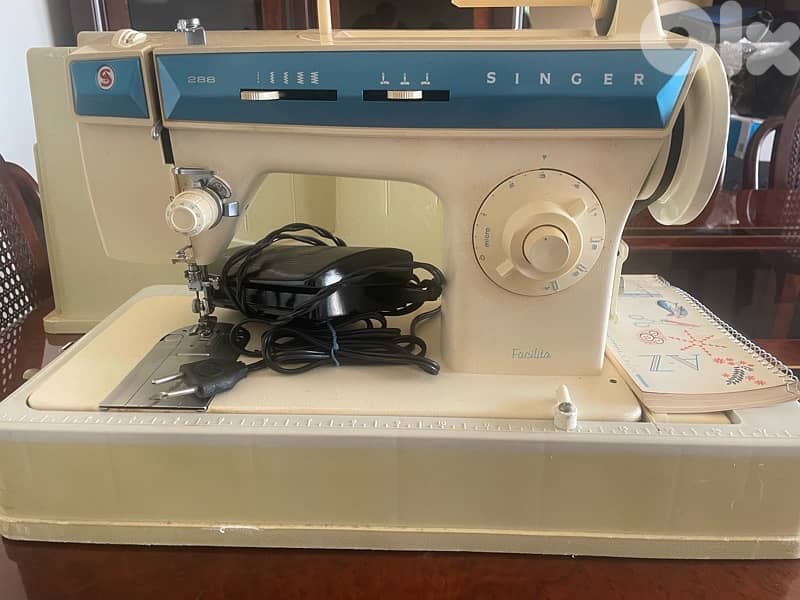 Vintage Singer sewing machine 288 felicita 0