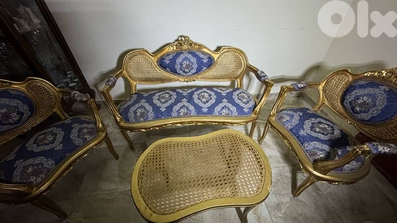 ٣ صالونات + كرسي للبيع 4