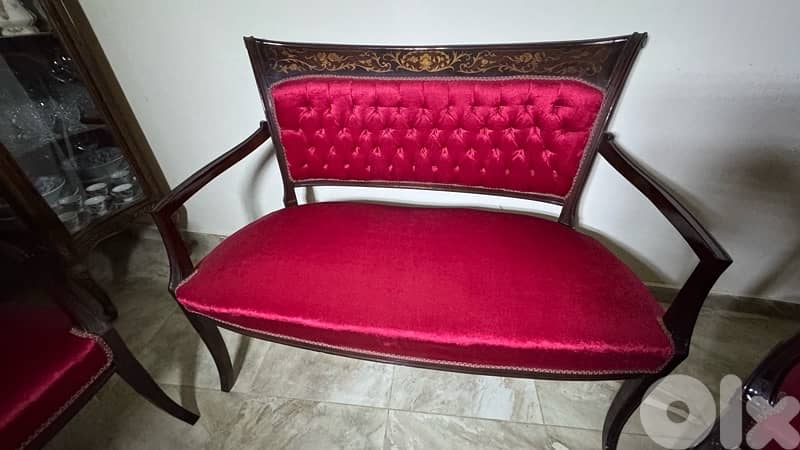 ٣ صالونات + كرسي للبيع 8