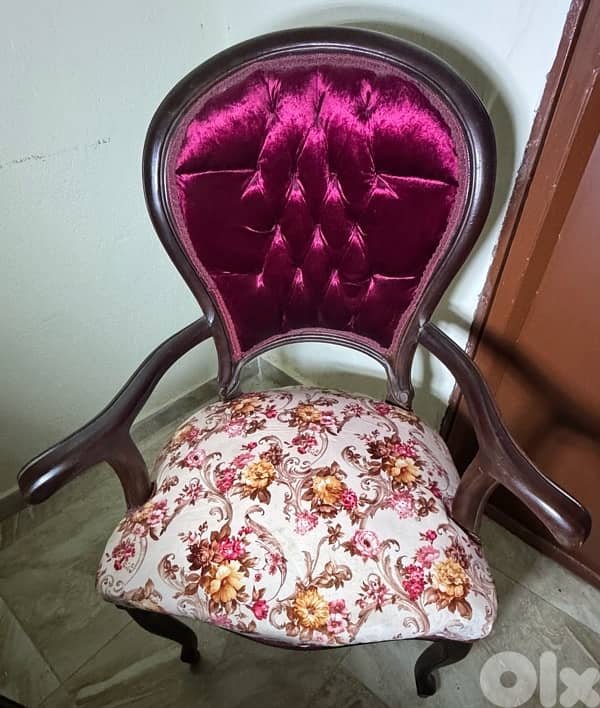 ٣ صالونات + كرسي للبيع 10