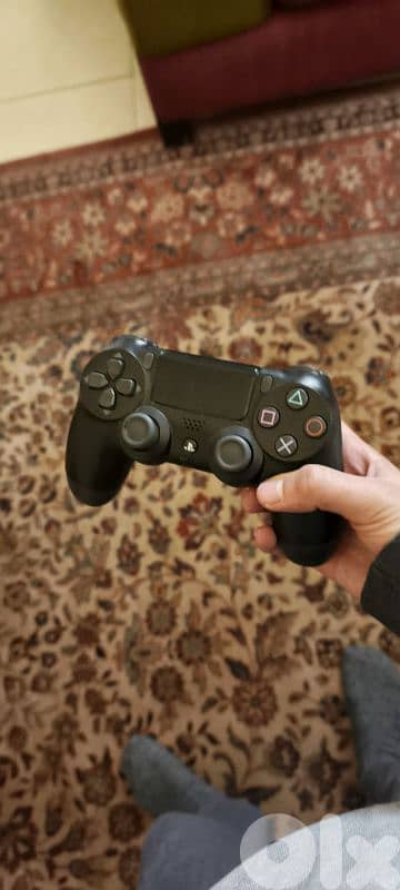 PS4 used like new very clean 5