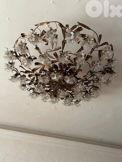 ثريات فخمة للبيع