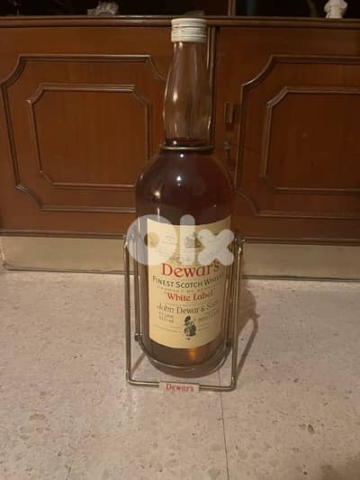 scotch aged sealed with metal stand