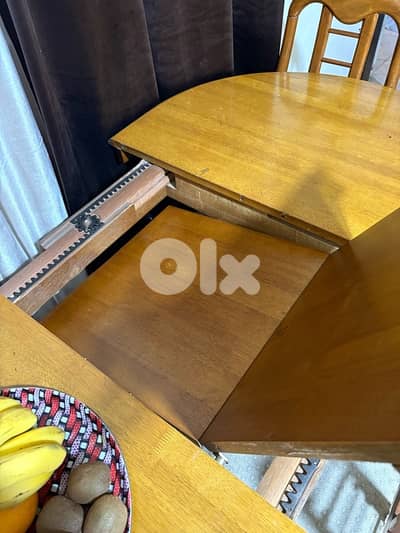 طاولة سفرة مرتبة خشب