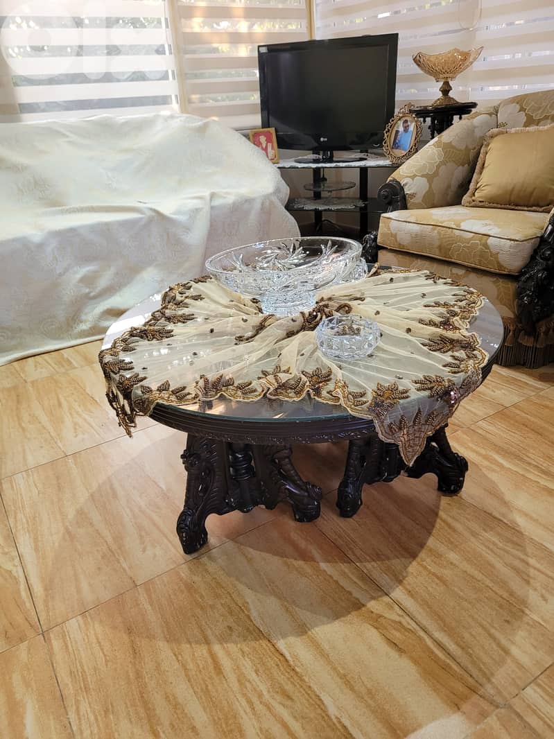 صالون بحالة ممتازة صوفة كبيرة و ٤ زغار للتواصل71218643 1