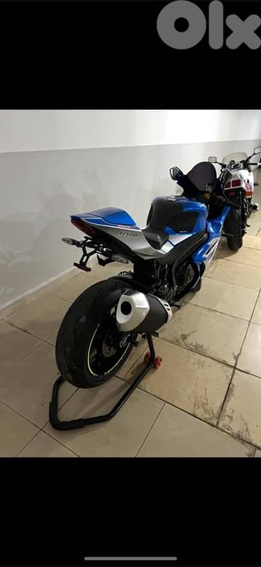 GSX-R 1000cc + original carbon exhaust 3