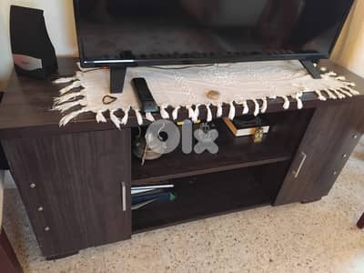 طاولة تلفزيون