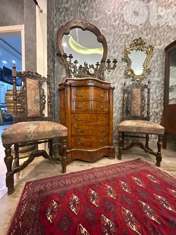 bahu and mirror and chair 2