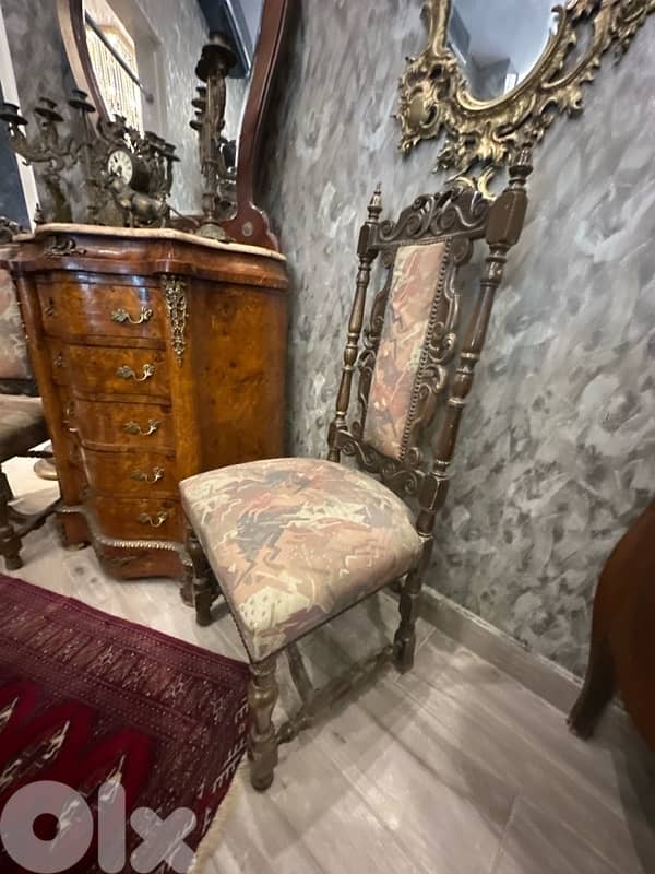 bahu and mirror and chair 3