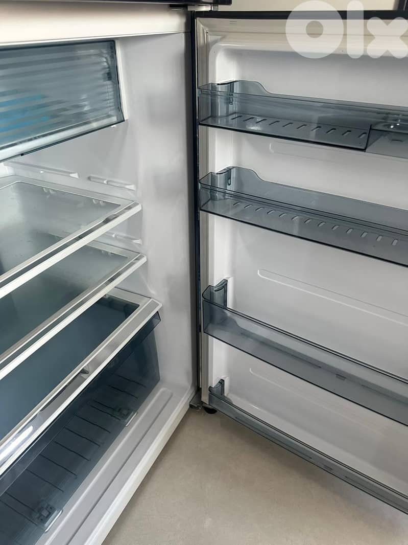 Black fridge (From Sharp 69 black) 3