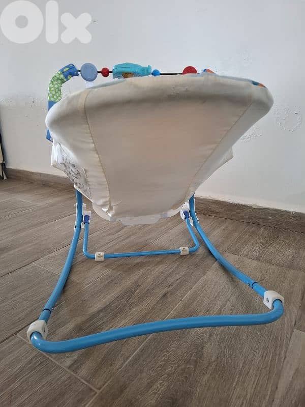 Baby Chair for the early months used like new 3