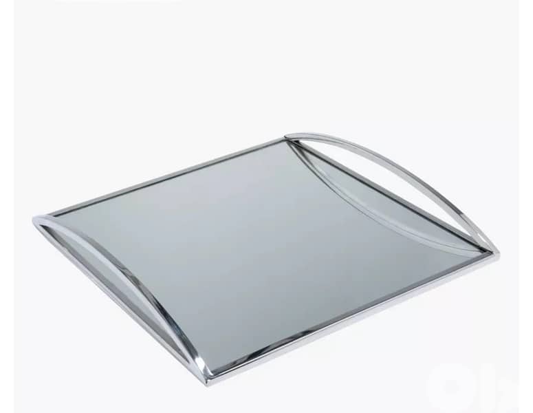 Trays, centerpieces and vases 2