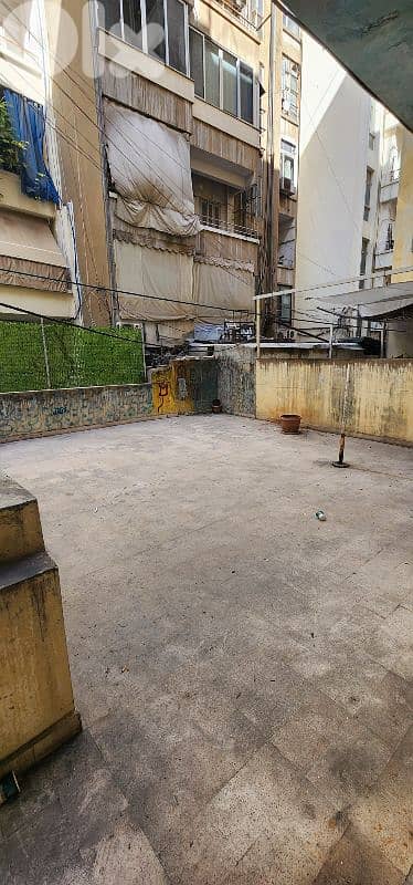 Apartment for sale in Hamra - شقة للبيع في منطقة الحمراء