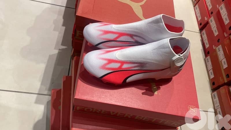 44.5 Puma football cleats 0