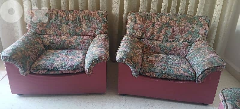 Used Sitting Room (1 Big, 1 Medium & 2 Small) + Curtain as a gift 2