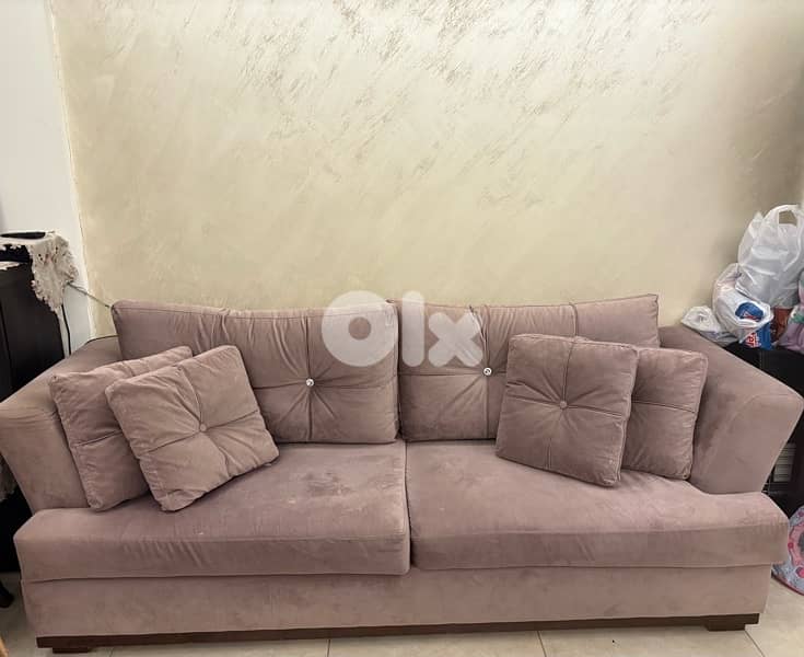 salon with dinning table 3