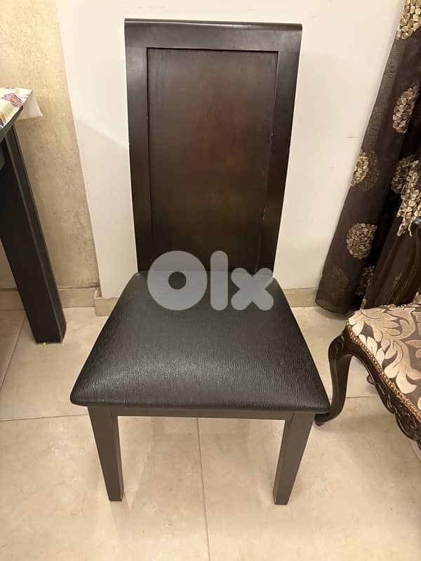 salon with dinning table 6