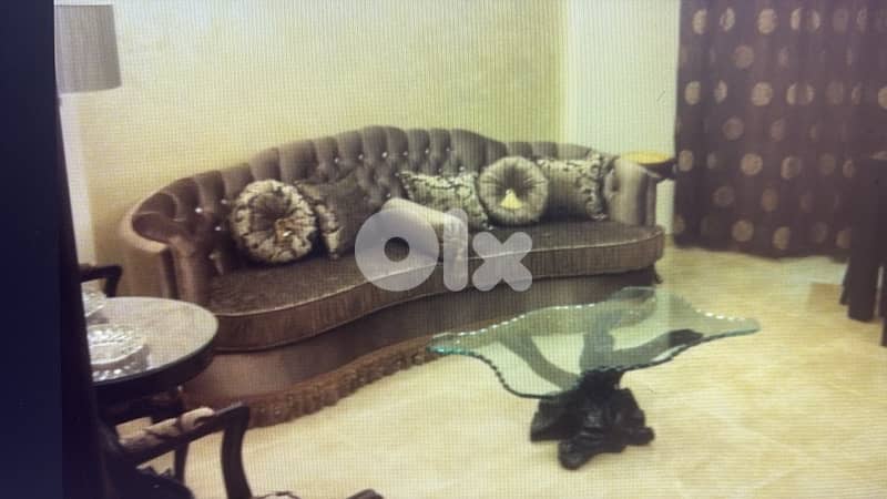 salon with dinning table 7